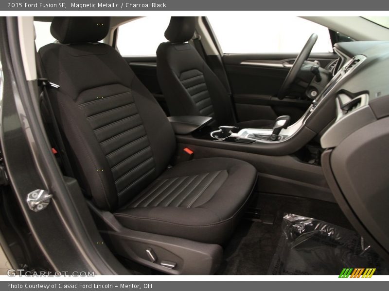 Magnetic Metallic / Charcoal Black 2015 Ford Fusion SE