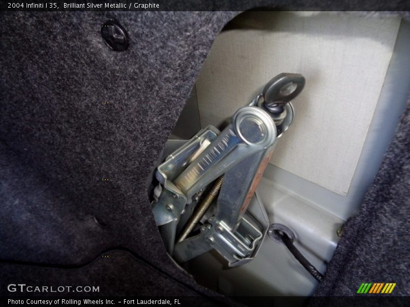 Brilliant Silver Metallic / Graphite 2004 Infiniti I 35