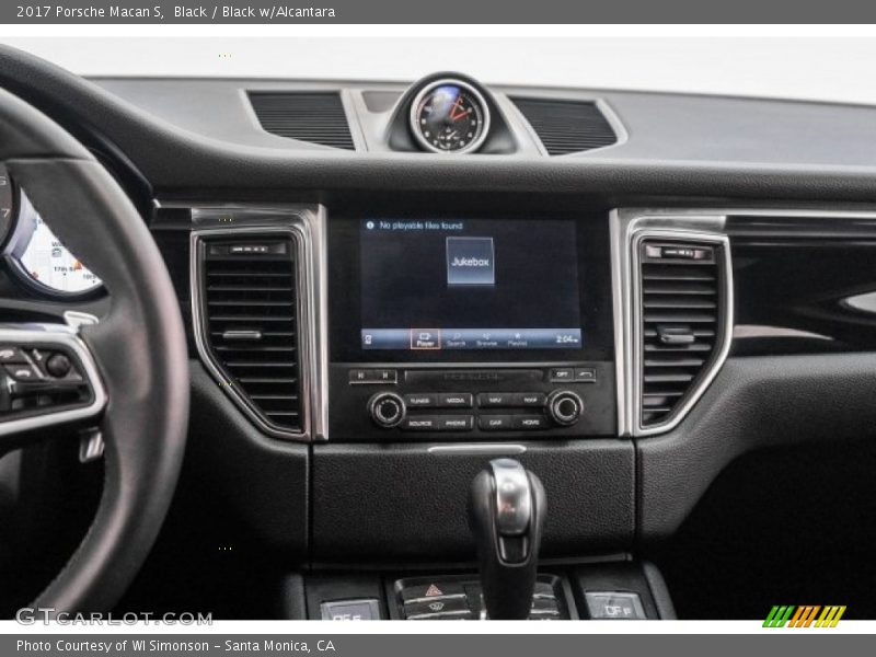 Controls of 2017 Macan S