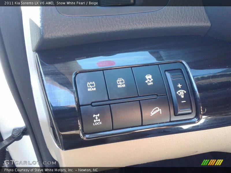 Snow White Pearl / Beige 2011 Kia Sorento LX V6 AWD