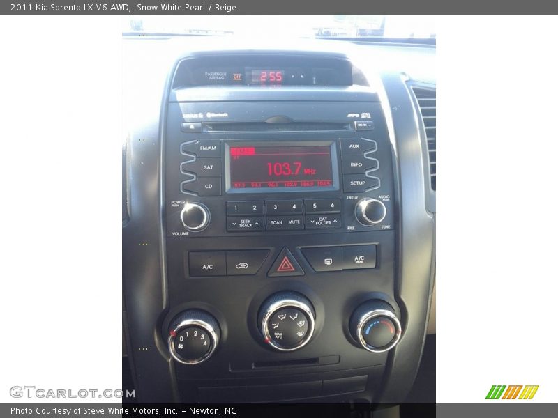 Snow White Pearl / Beige 2011 Kia Sorento LX V6 AWD