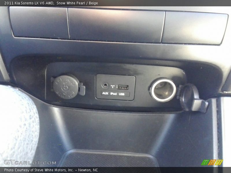 Snow White Pearl / Beige 2011 Kia Sorento LX V6 AWD