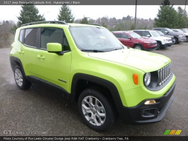 Front 3/4 View of 2017 Renegade Latitude 4x4