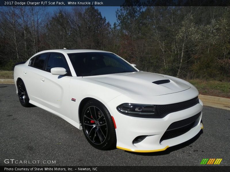 Front 3/4 View of 2017 Charger R/T Scat Pack
