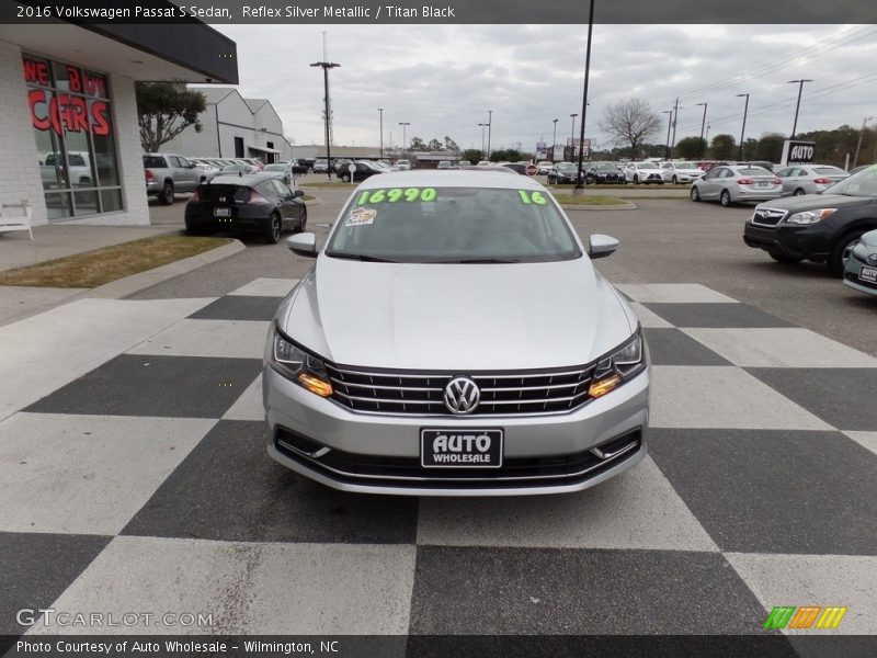 Reflex Silver Metallic / Titan Black 2016 Volkswagen Passat S Sedan