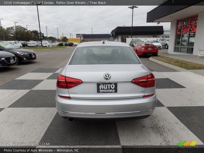 Reflex Silver Metallic / Titan Black 2016 Volkswagen Passat S Sedan