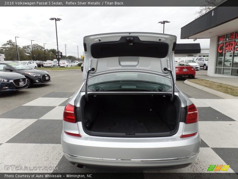 Reflex Silver Metallic / Titan Black 2016 Volkswagen Passat S Sedan