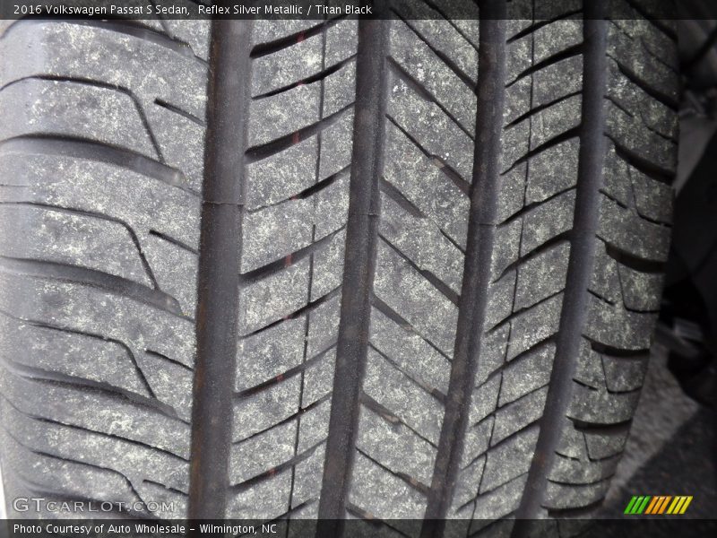 Reflex Silver Metallic / Titan Black 2016 Volkswagen Passat S Sedan