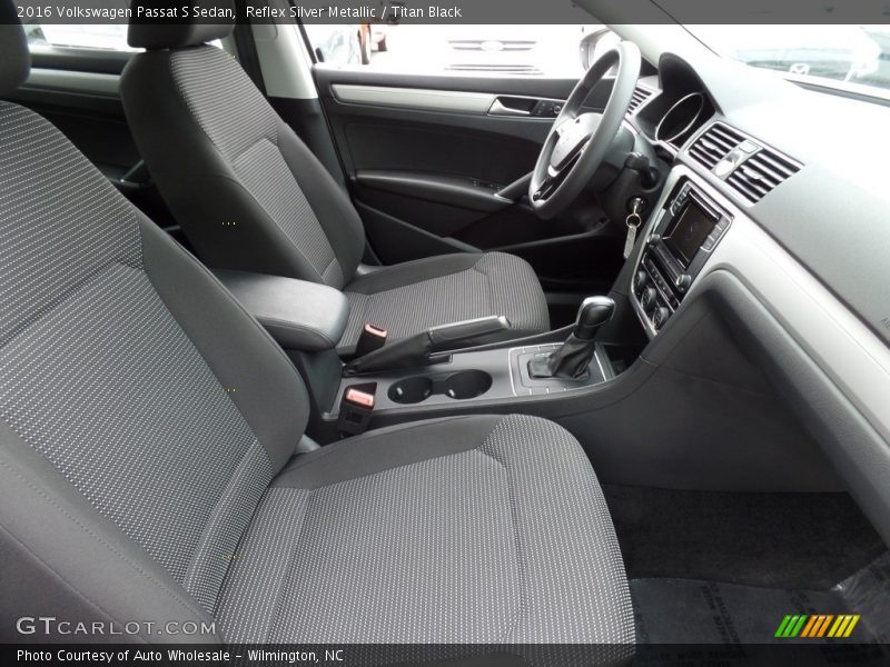 Reflex Silver Metallic / Titan Black 2016 Volkswagen Passat S Sedan