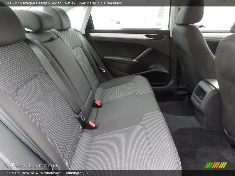 Reflex Silver Metallic / Titan Black 2016 Volkswagen Passat S Sedan
