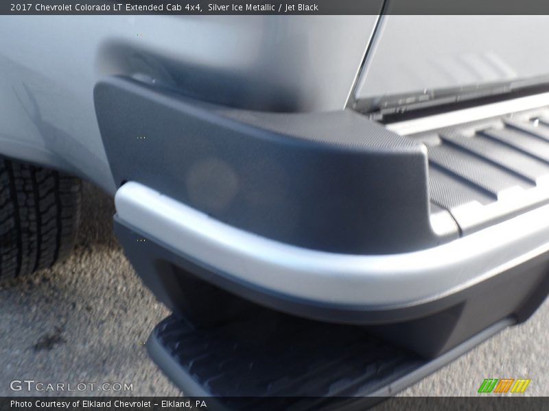 Silver Ice Metallic / Jet Black 2017 Chevrolet Colorado LT Extended Cab 4x4