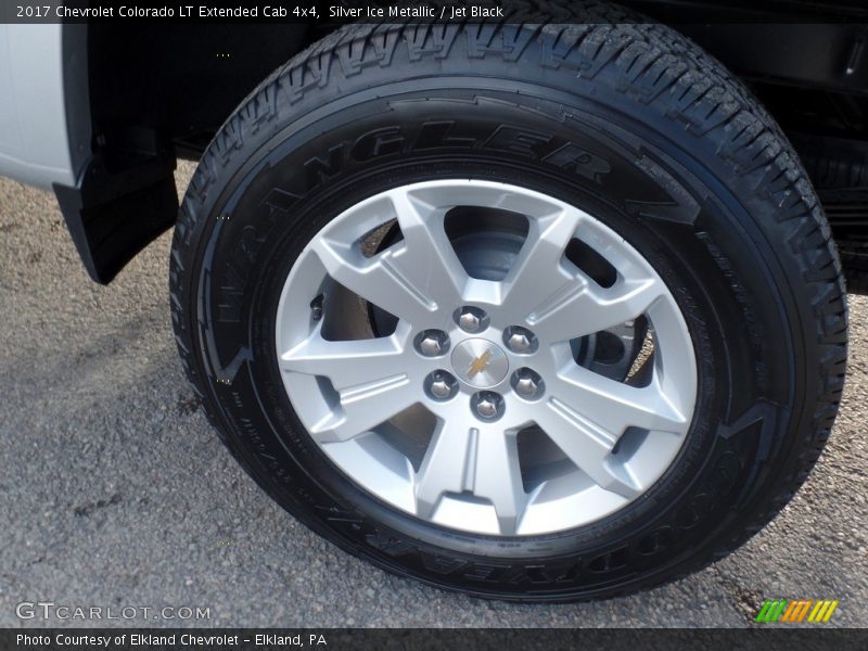 Silver Ice Metallic / Jet Black 2017 Chevrolet Colorado LT Extended Cab 4x4