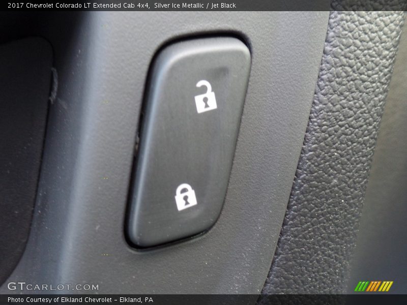 Silver Ice Metallic / Jet Black 2017 Chevrolet Colorado LT Extended Cab 4x4