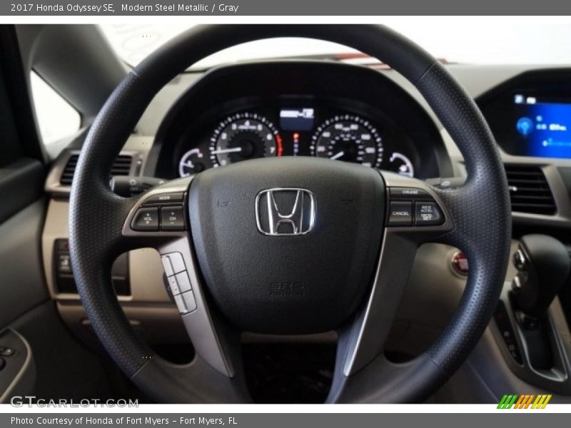 Modern Steel Metallic / Gray 2017 Honda Odyssey SE