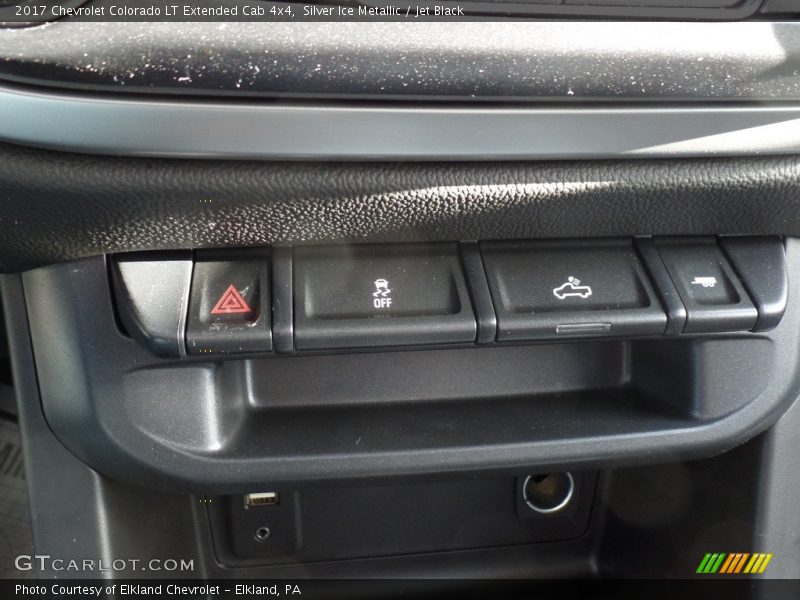 Silver Ice Metallic / Jet Black 2017 Chevrolet Colorado LT Extended Cab 4x4