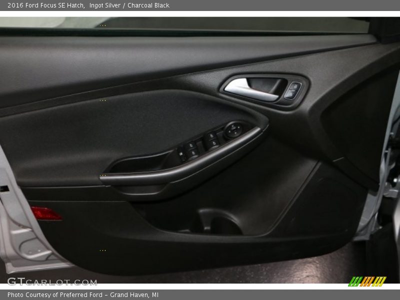 Ingot Silver / Charcoal Black 2016 Ford Focus SE Hatch