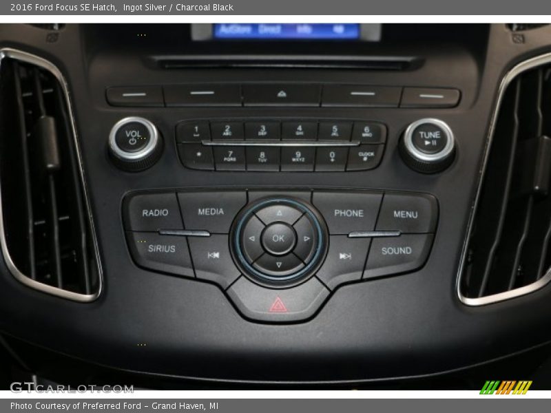Ingot Silver / Charcoal Black 2016 Ford Focus SE Hatch