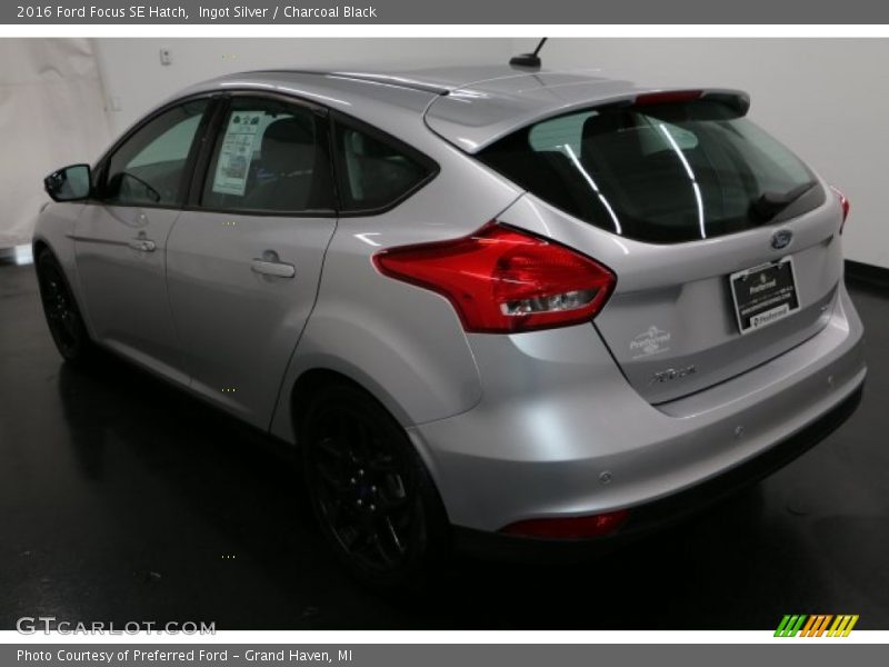 Ingot Silver / Charcoal Black 2016 Ford Focus SE Hatch