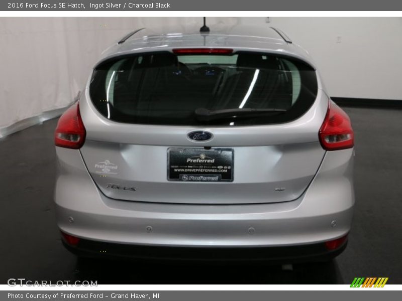 Ingot Silver / Charcoal Black 2016 Ford Focus SE Hatch