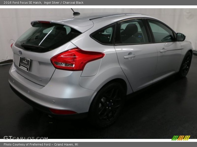 Ingot Silver / Charcoal Black 2016 Ford Focus SE Hatch