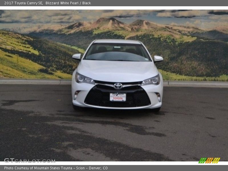 Blizzard White Pearl / Black 2017 Toyota Camry SE