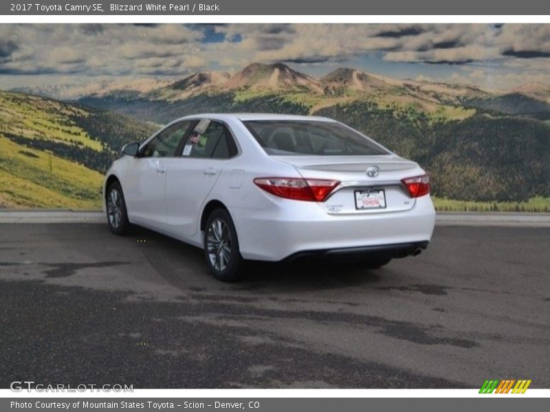 Blizzard White Pearl / Black 2017 Toyota Camry SE
