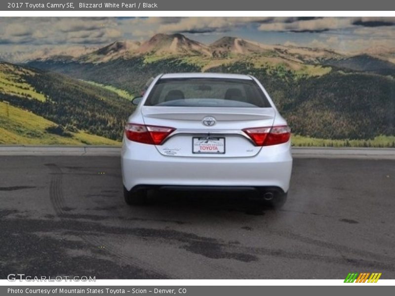 Blizzard White Pearl / Black 2017 Toyota Camry SE