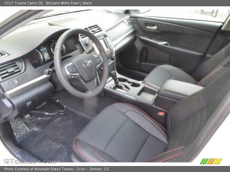 Blizzard White Pearl / Black 2017 Toyota Camry SE