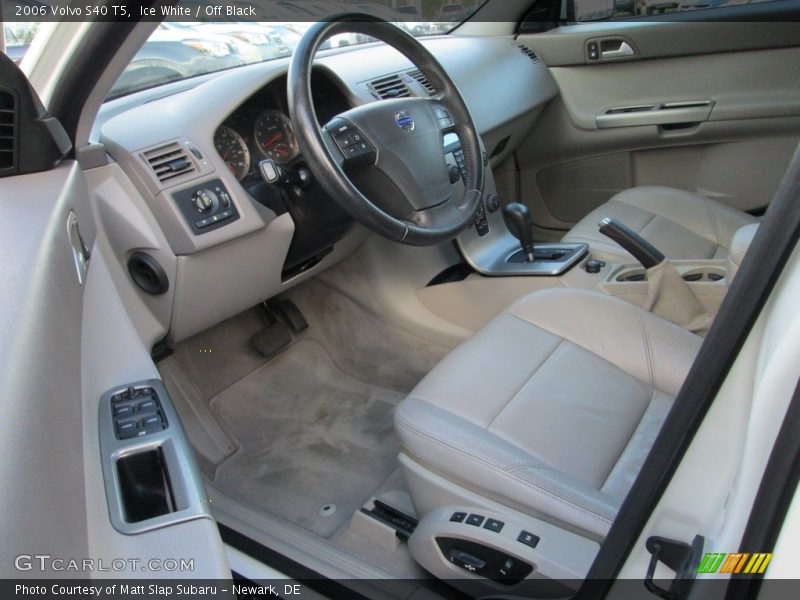 Ice White / Off Black 2006 Volvo S40 T5