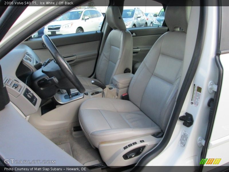 Ice White / Off Black 2006 Volvo S40 T5