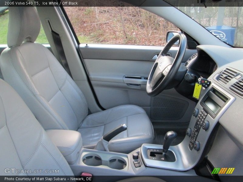 Ice White / Off Black 2006 Volvo S40 T5