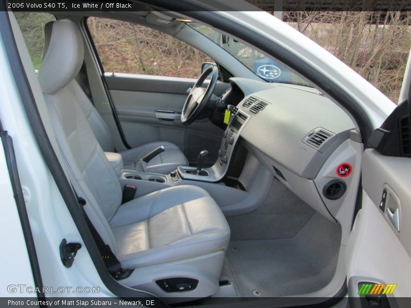 Ice White / Off Black 2006 Volvo S40 T5