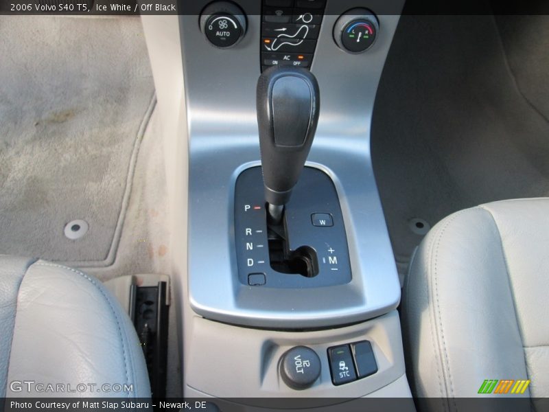 Ice White / Off Black 2006 Volvo S40 T5