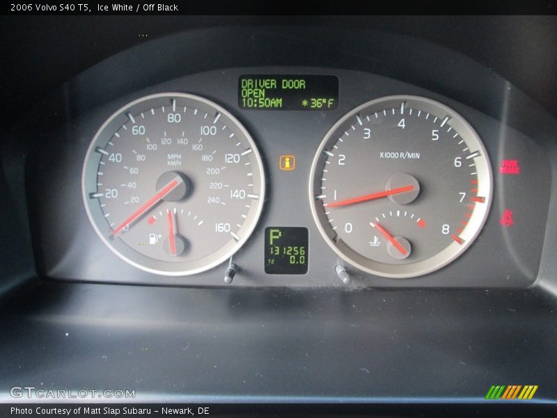 Ice White / Off Black 2006 Volvo S40 T5