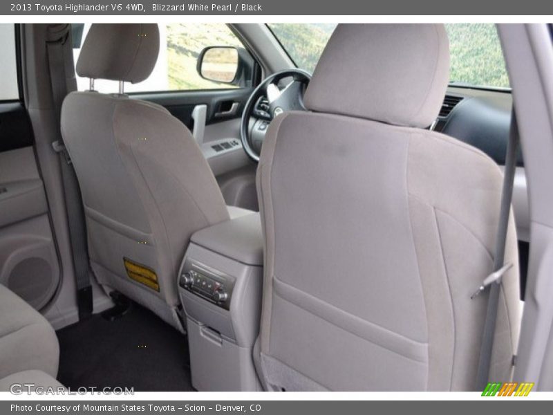 Blizzard White Pearl / Black 2013 Toyota Highlander V6 4WD