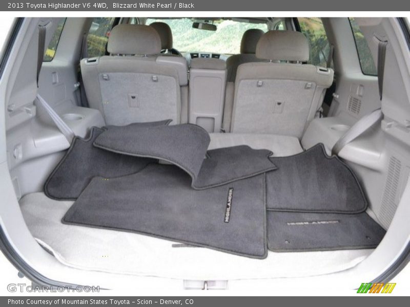 Blizzard White Pearl / Black 2013 Toyota Highlander V6 4WD