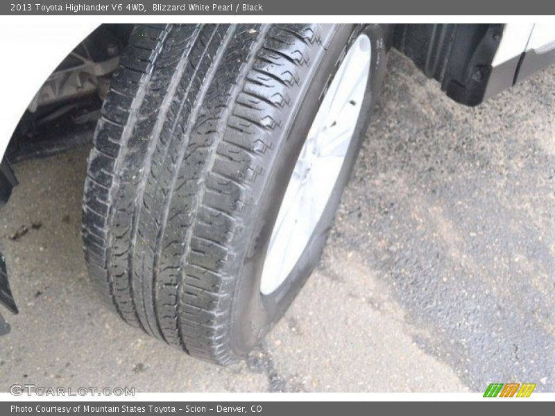 Blizzard White Pearl / Black 2013 Toyota Highlander V6 4WD