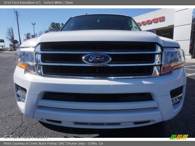 Oxford White / Dune 2016 Ford Expedition XLT