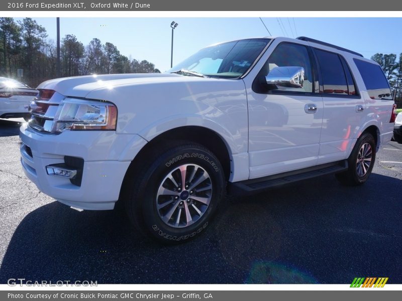 Oxford White / Dune 2016 Ford Expedition XLT