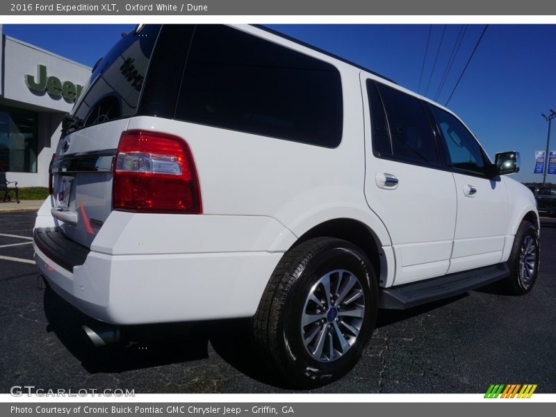 Oxford White / Dune 2016 Ford Expedition XLT