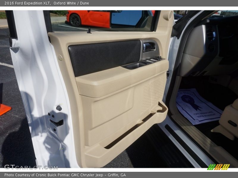 Oxford White / Dune 2016 Ford Expedition XLT