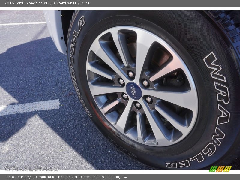 Oxford White / Dune 2016 Ford Expedition XLT