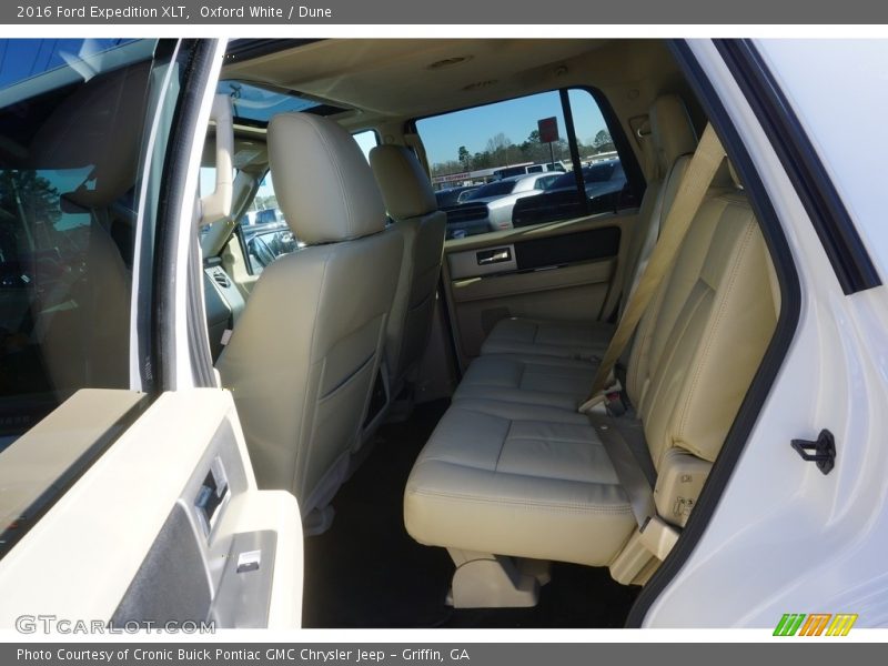 Oxford White / Dune 2016 Ford Expedition XLT