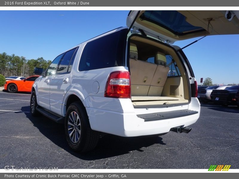 Oxford White / Dune 2016 Ford Expedition XLT