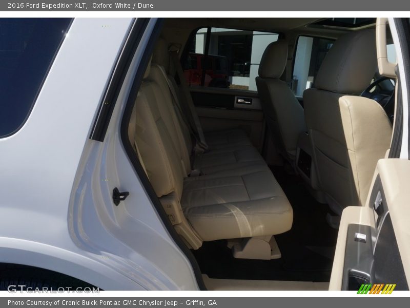 Oxford White / Dune 2016 Ford Expedition XLT