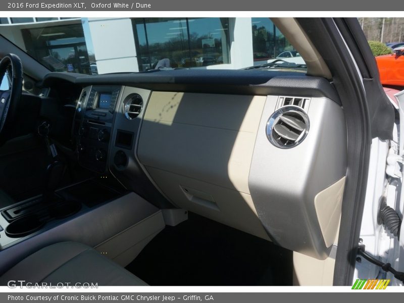 Oxford White / Dune 2016 Ford Expedition XLT