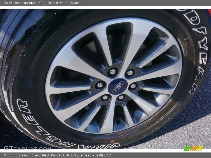 Oxford White / Dune 2016 Ford Expedition XLT