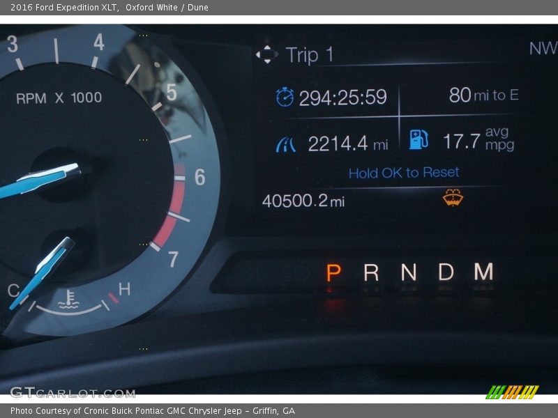 Oxford White / Dune 2016 Ford Expedition XLT