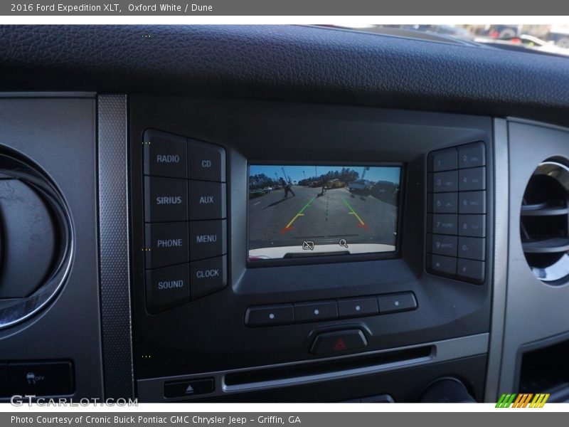 Oxford White / Dune 2016 Ford Expedition XLT