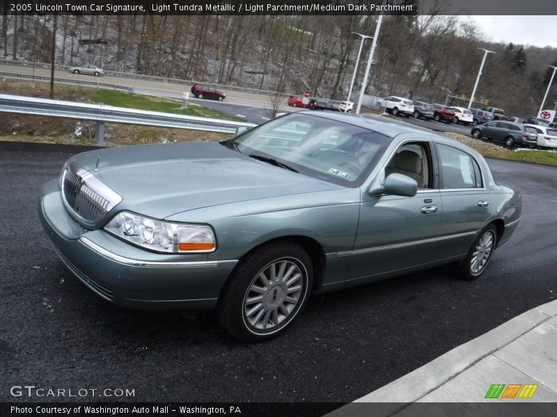 Light Tundra Metallic / Light Parchment/Medium Dark Parchment 2005 Lincoln Town Car Signature